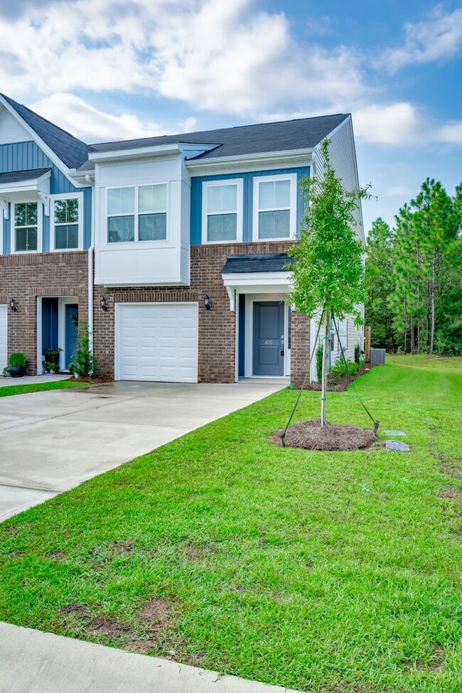 Photo - Modern 3-Bed, 2.5-Bath Townhome in Prime L...