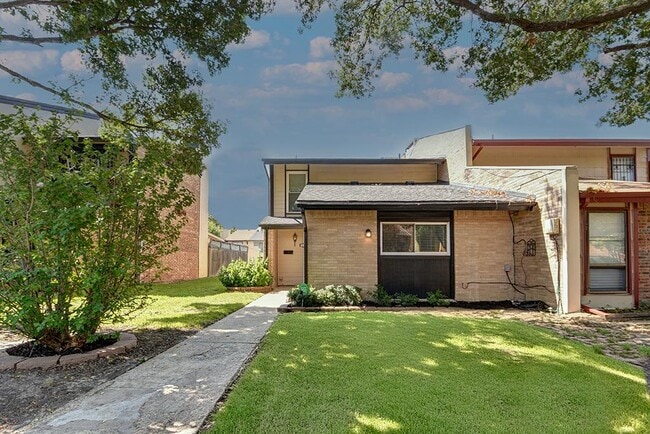 Building Photo - 2012 Court Pl