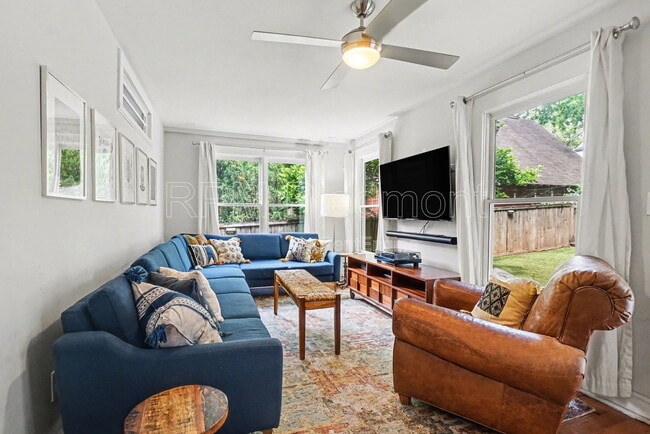 Photo - 712 Hill St SE