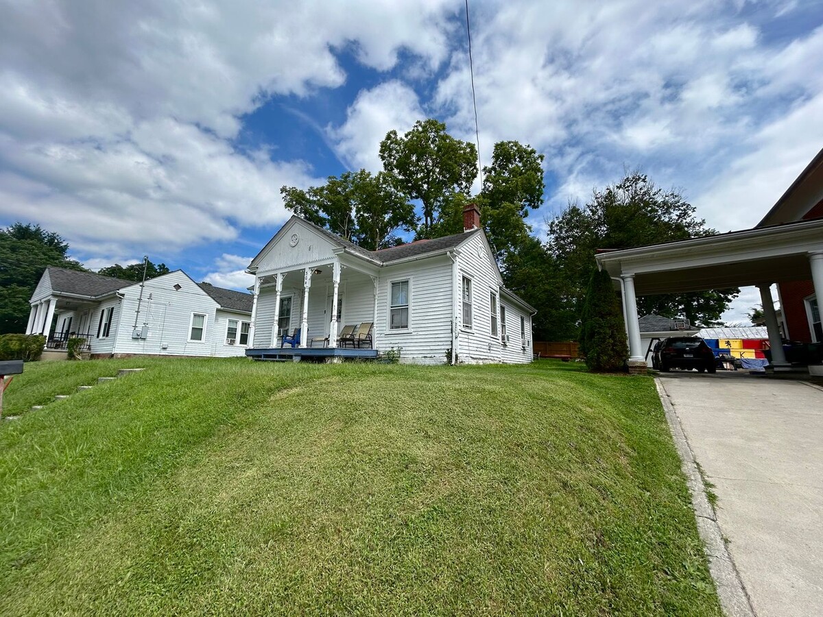 House in Roanoke St, Blacksburg! - House in Roanoke St, Blacksburg!