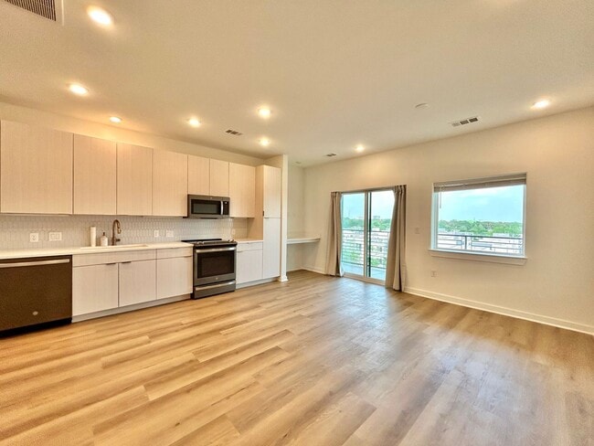 Beautiful and Spacious 1/BR 1/BA Home with... - Beautiful and Spacious 1/BR 1/BA Home with...