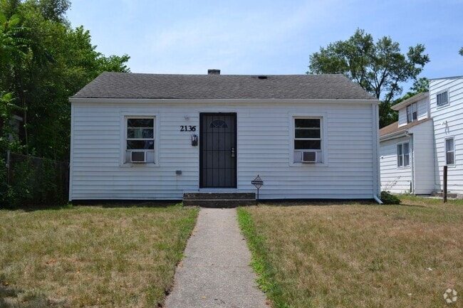 Building Photo - 2 Bedroom Ranch w/ Garage Rental