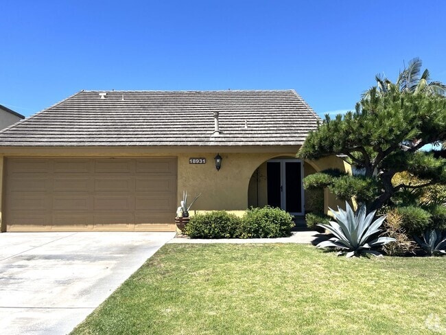 Building Photo - Lovely Home with 3 bedrooms, 2 bath plus o...