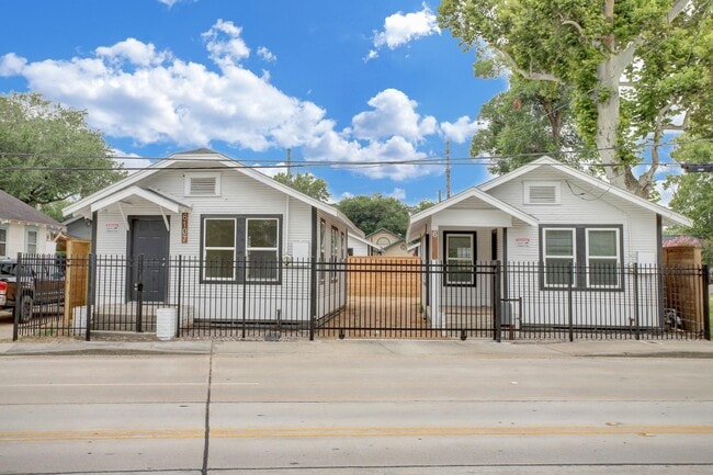 Building Photo - 6107 N Main St