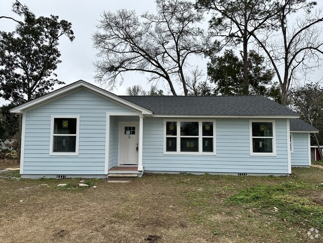 Building Photo - 1602 Carruthers St Rental