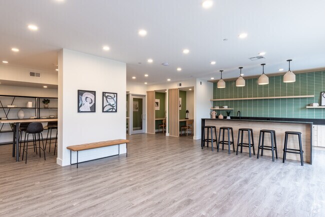 Lounge/Conference Room