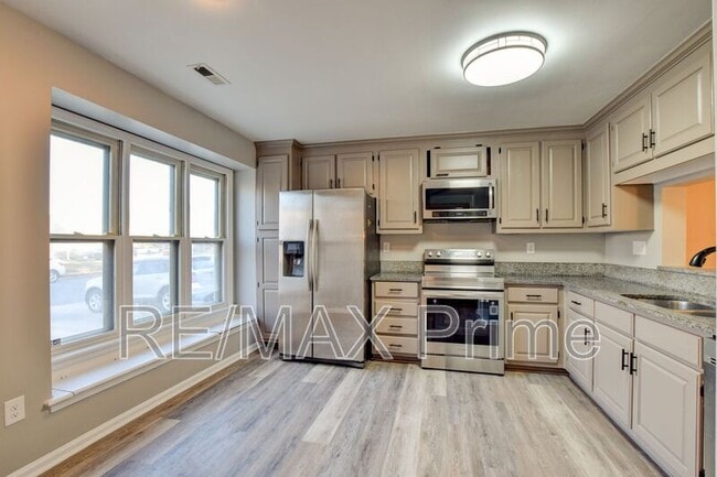 Photo - 740 S Lake Cir