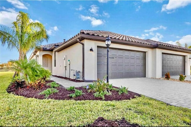 Building Photo - 15519 Sunny Day Dr Rental