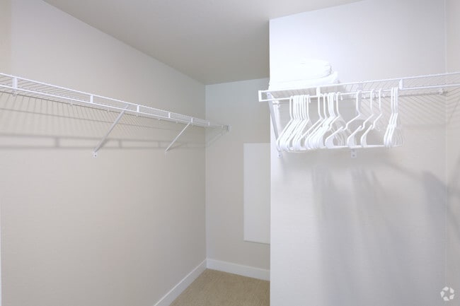 1 BR, 1 BA - 748 SF