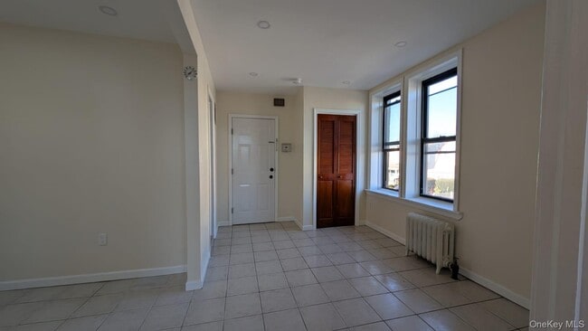 Building Photo - 214-85 Jamaica Ave Unit 2F