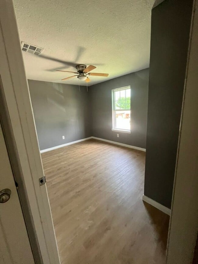 Photo - 3303 Toledo Dr Unit D