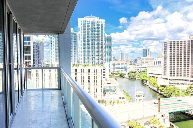 Photo - 475 Brickell Ave Unidad 1615