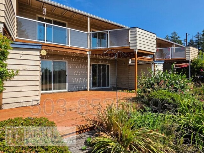Building Photo - 8500 SW Canyon Dr Unit 9