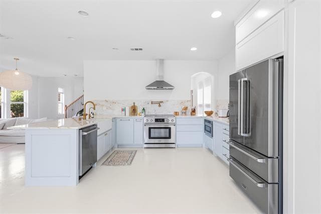 16012 Alvarado Dr