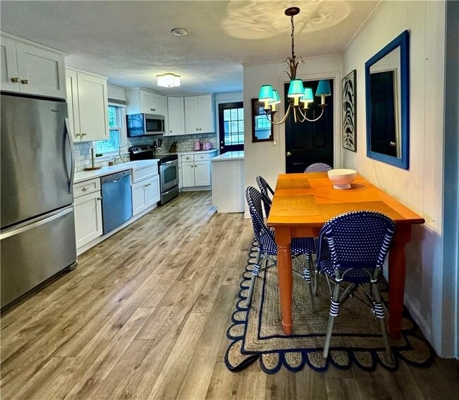 Photo - 140 Renfrew Ave