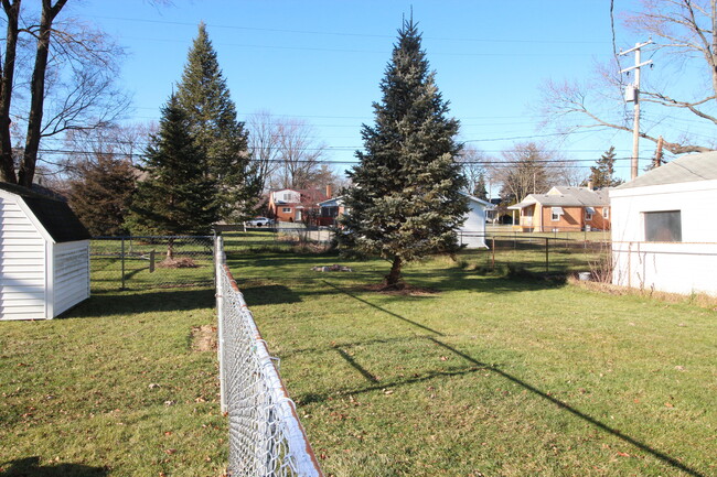 Photo - 14383 Mercedes