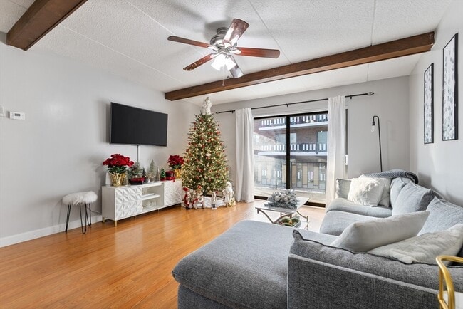 Photo - 80 N Warren St Unidad 2D