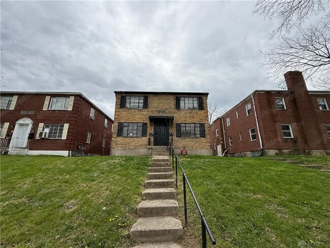 Building Photo - 212 E Bruce Ave Unit 2