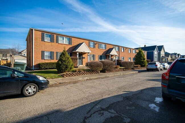 Building Photo - 472 Elsmere St Unit C