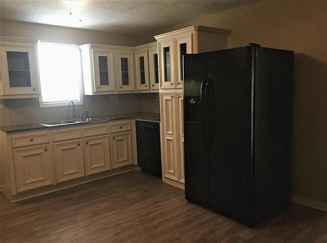 Photo - 306 E 32nd St