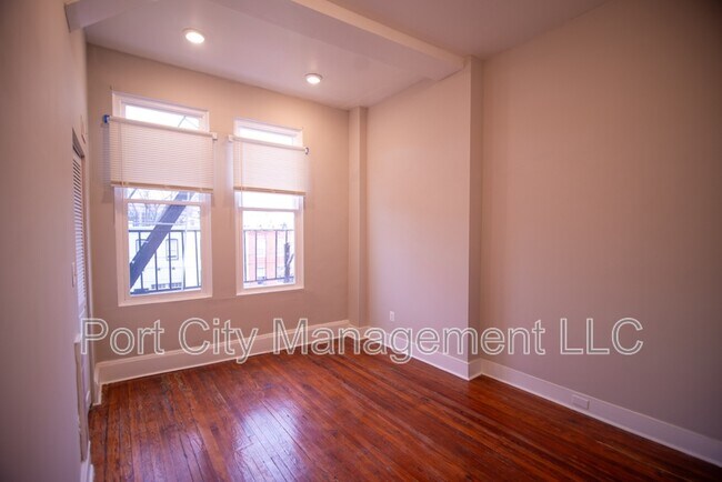 Photo - 2121 St Paul St