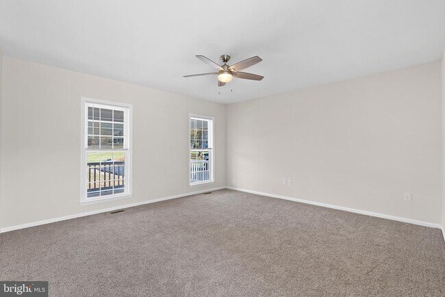 Photo - 100 Holiday Ct