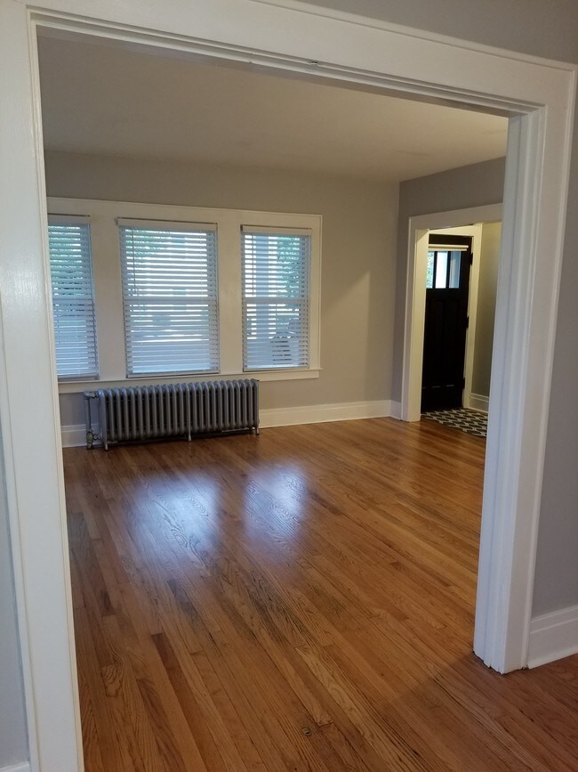 Livingroom - 537 Dewitt St Apartment Unit 1
