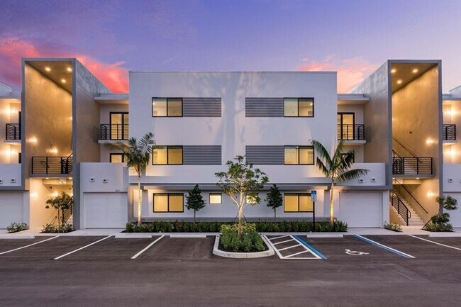 Building Photo - 3050 NW 68th St Unit 2304