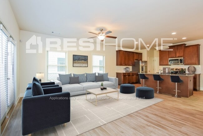 Photo - 1005 Tranquil Gdns Pl