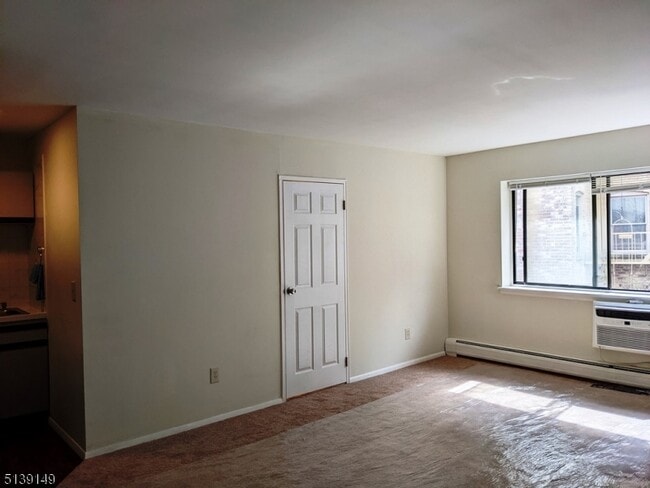 Photo - 206 Broad St