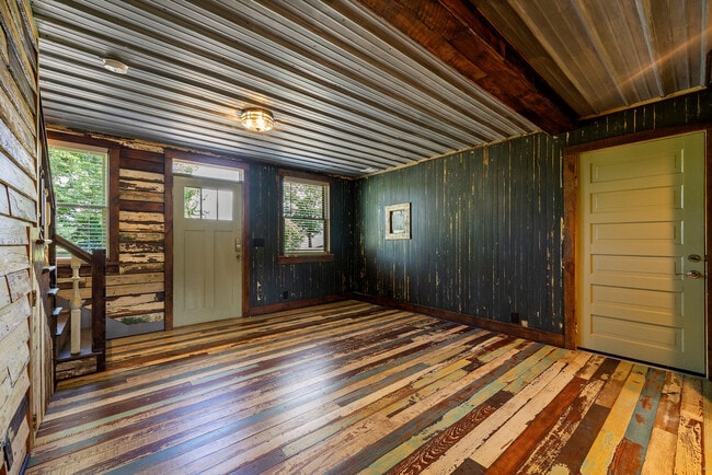 Photo - 953 W Shadburn Ave