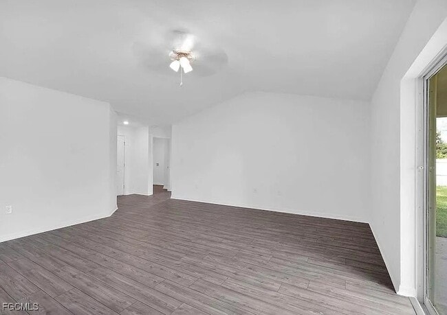 Photo - 242 Lisette St