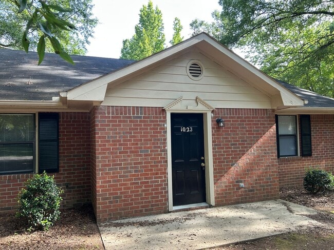 Building Photo - 1021 Cantrell Ln Unit 1023 Cantrell Ln