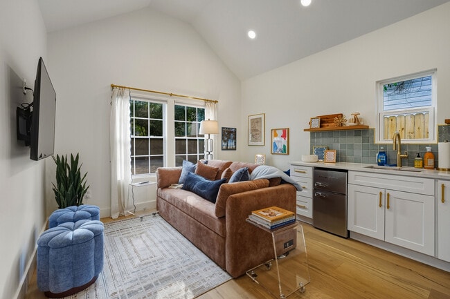 Photo - 621 Coventry Rd