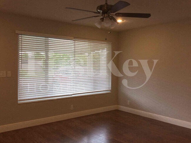 Photo - 6521 Roosevelt St