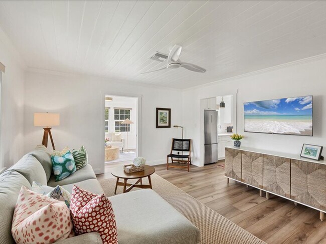 Photo - 2082 Webber St