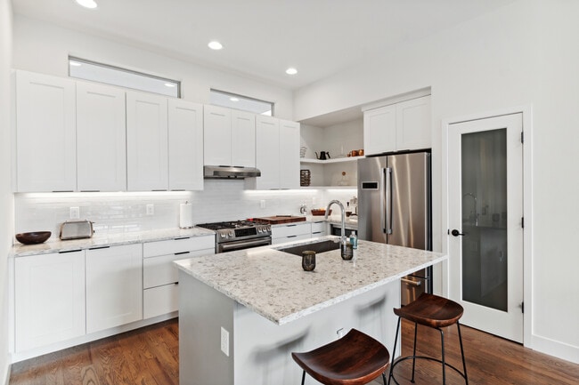 Photo - 2345 Decatur St