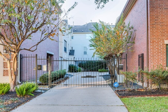 Photo - 609 Lester St