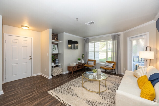 2BR, 1BA - 933SF - Living Room