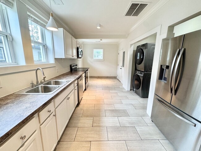 Photo - 3 Bed, 2 Bath Home w/ Fenced Backyard