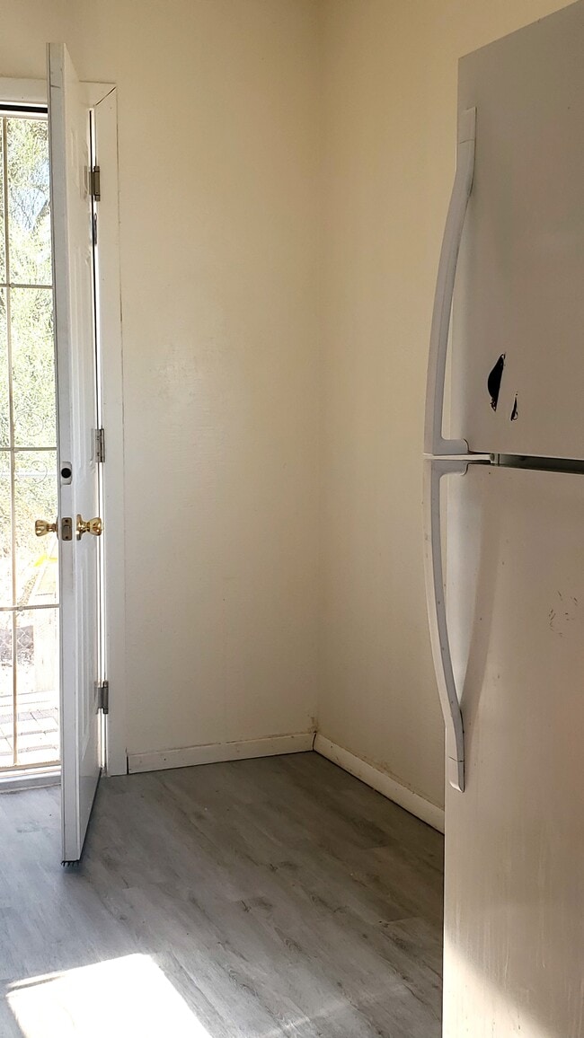 Kit para comer - 905 W 7th St