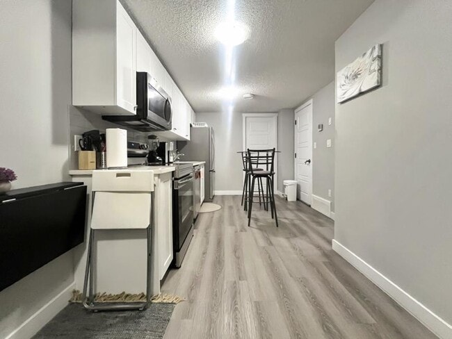 Photo - 1.0 bedroom in Edmonton Alberta T6W 3Z6 Unité Lower (Furnished)