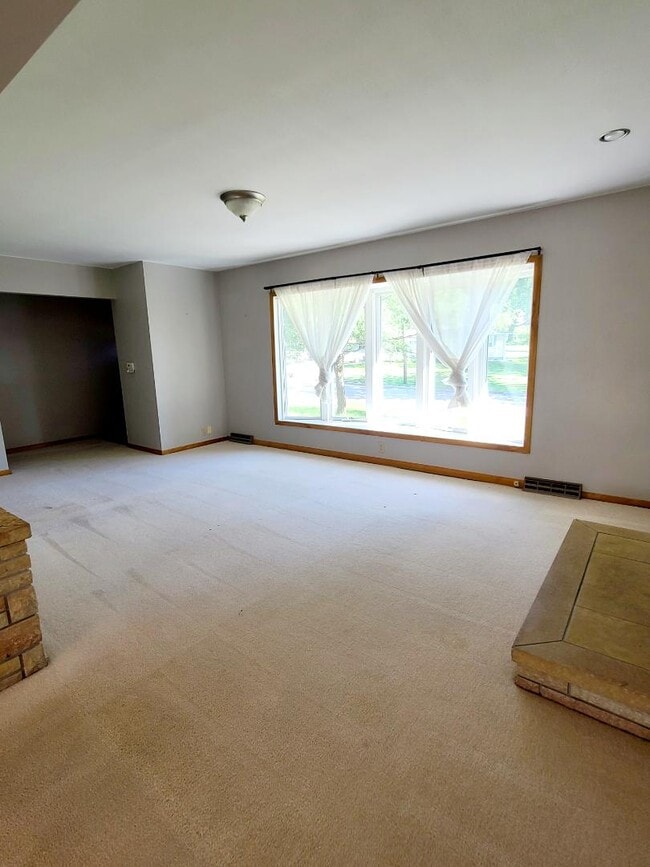 Photo - 608 Cataract Ave