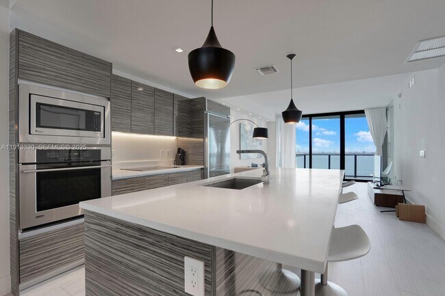 Photo - 460 NE 28th St Unidad 2806