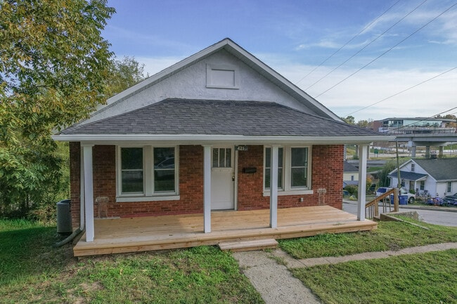 Building Photo - 421 Marshall St