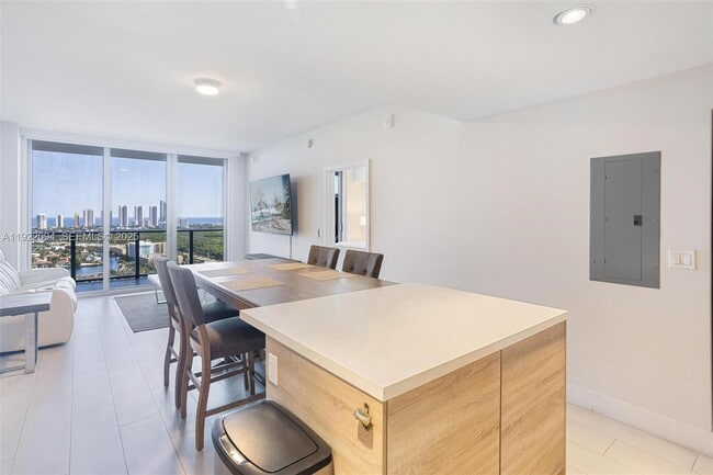 Building Photo - 16385 Biscayne Blvd Unit 3016