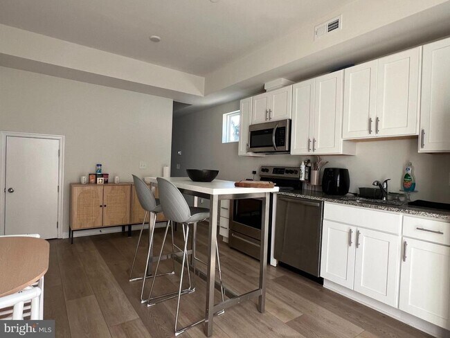 Photo - 2700 Sears St