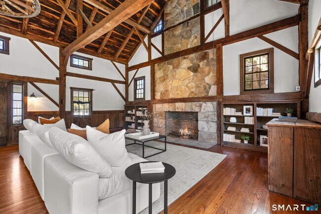 Photo - 1090 Ridgefield Rd