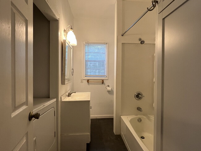 Photo - 3 Bedroom House for Lease!!