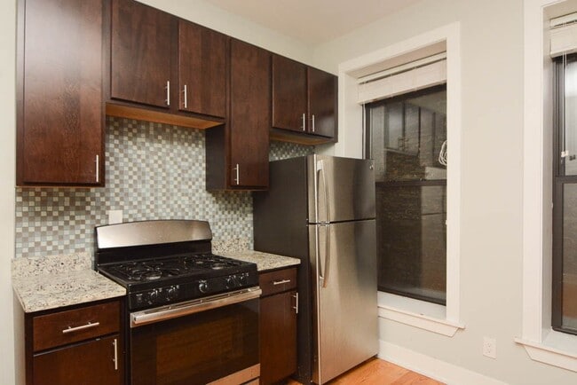 Building Photo - 629 W Oakdale Ave Unit A09C Rental